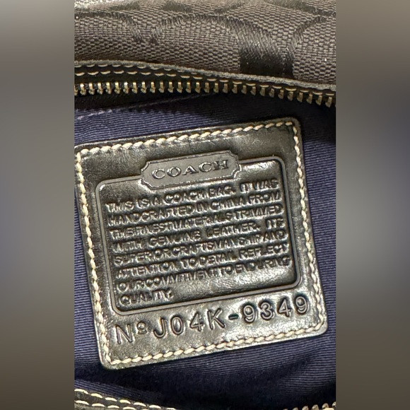 Coach SoHo Vintage 2004 signature black crossbody  EUC - Picture 3 of 15